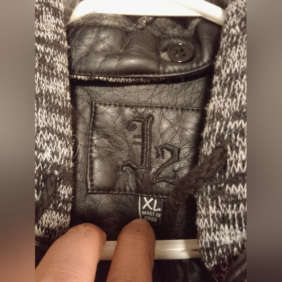 SIZE XL black pleather biker jacket with static gray fabric sleeves - Picture 9 of 11